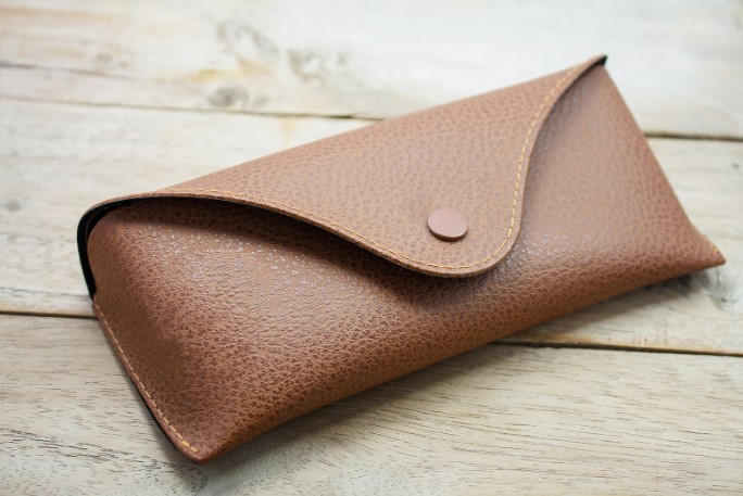 Как правильно организовать склад футляров для очков